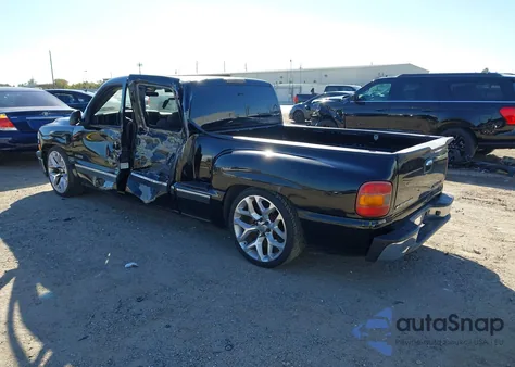 2001 Chevrolet Silverado 1500 Ls из США, поврежденный, VIN 2GCEC19VX11142637